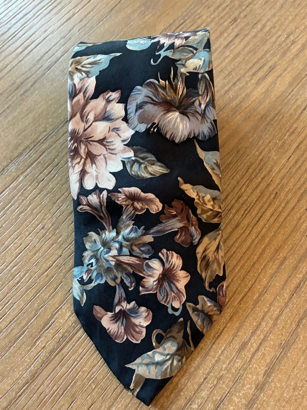 Vintage Surrey Floral Print Black Satin Headband with‎ Neutral Blooms 0059